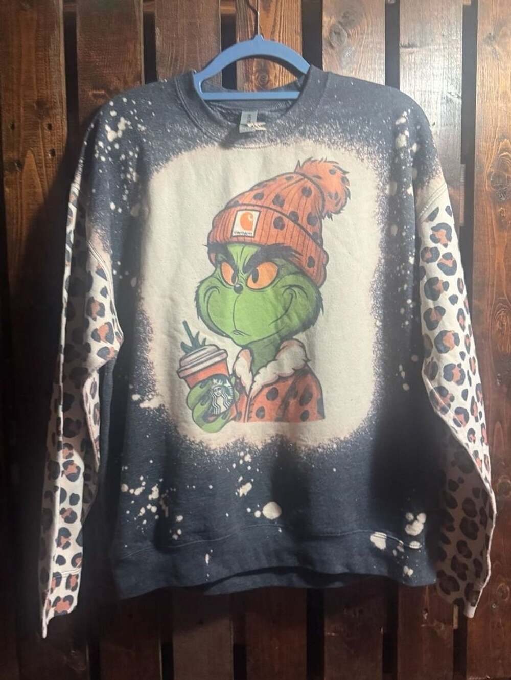 Grinch Sweatshirt Size L Bleached Leopard